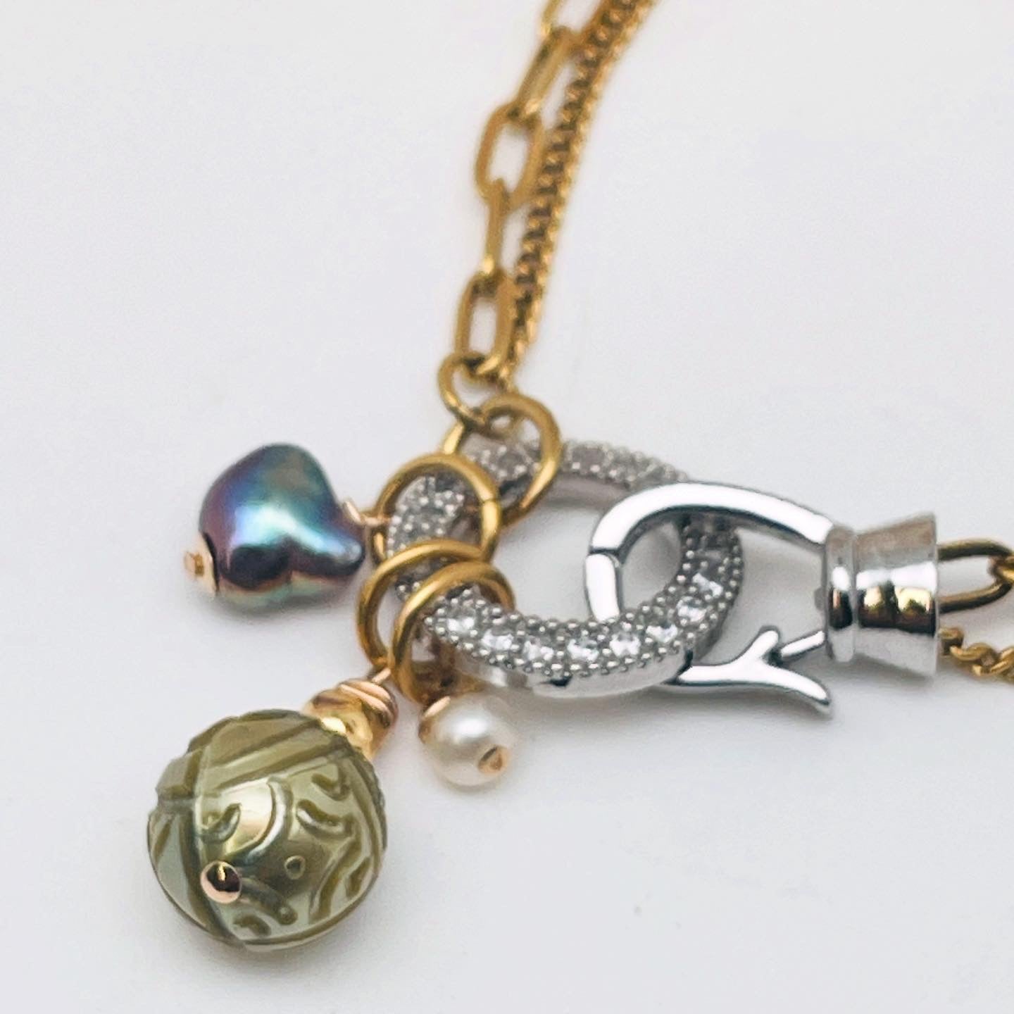 Collier HINA