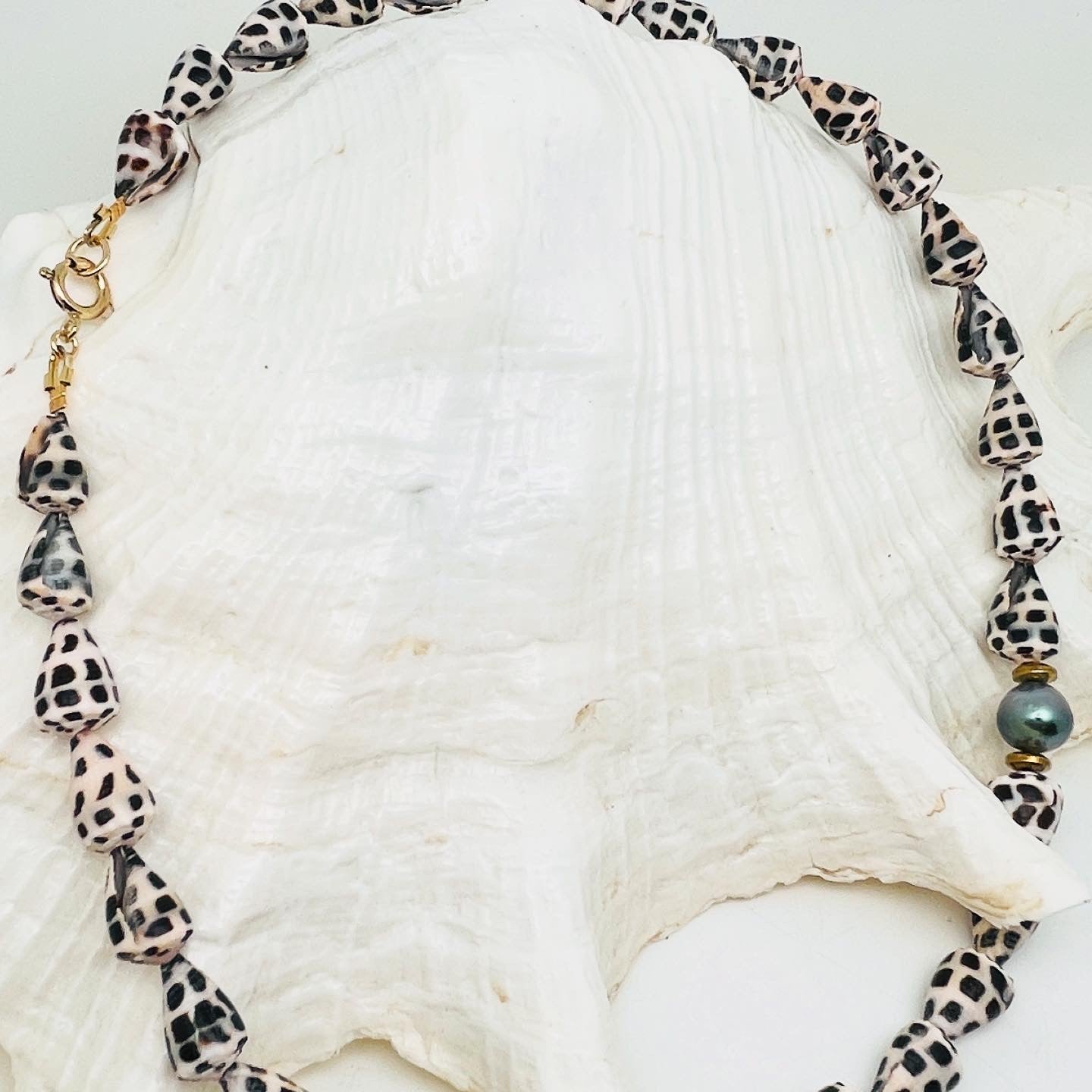 Collier CÔNES HÉBREUX