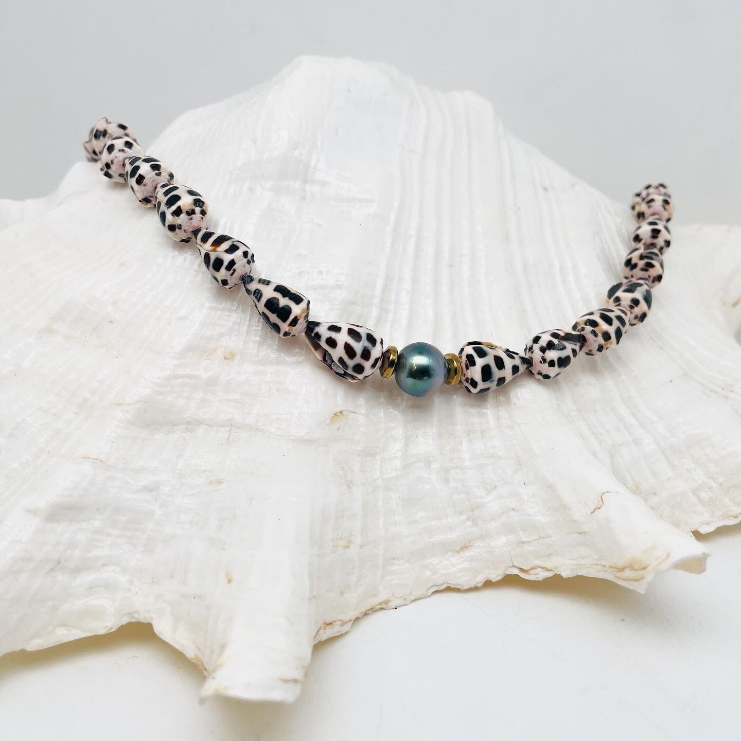 Collier CÔNES HÉBREUX