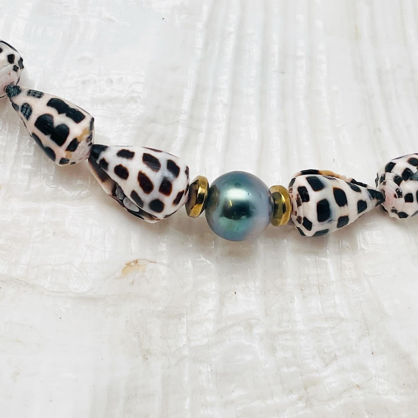 Collier CÔNES HÉBREUX