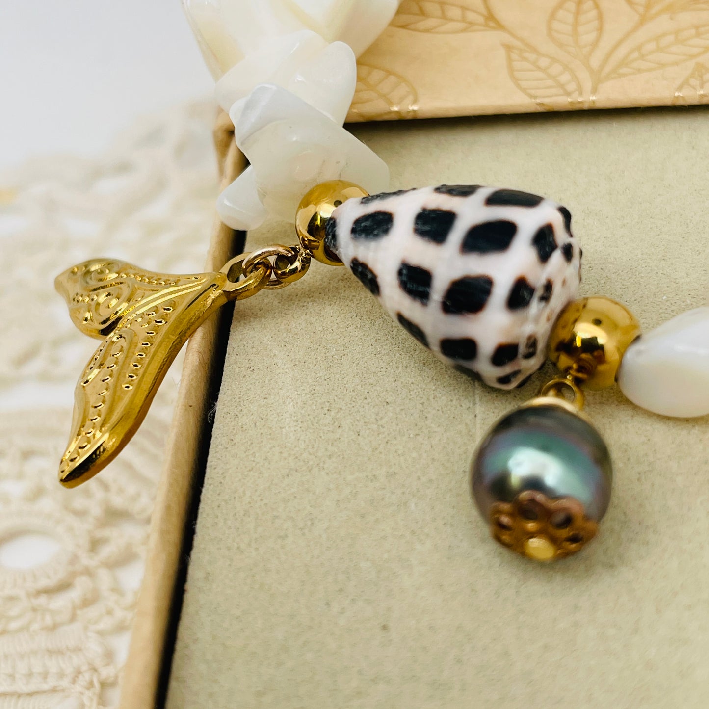 Bracelet NACRE & BRELOQUES