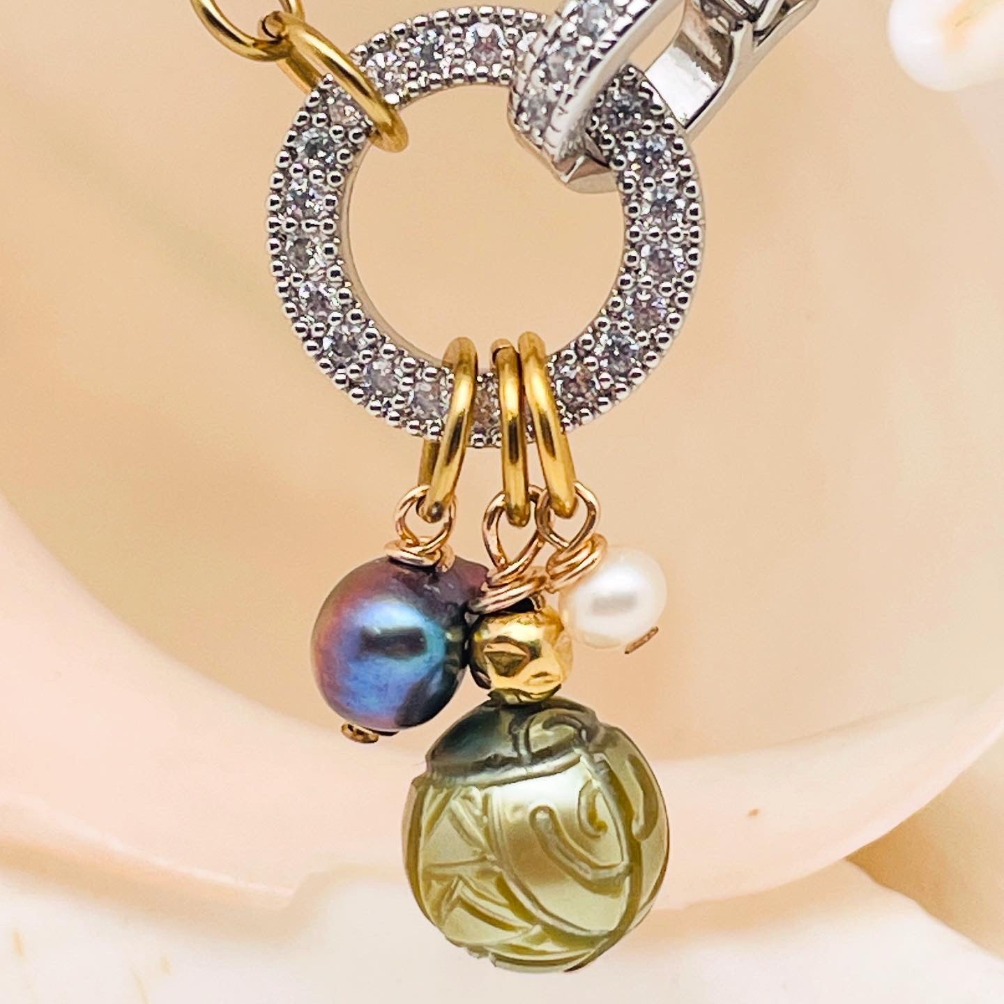 Collier HINA